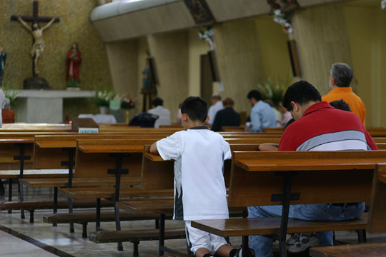 family-praying-in-church