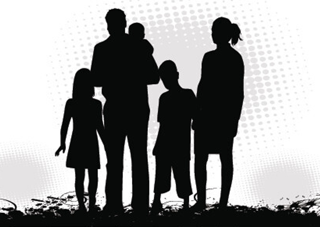 family silhouette - Nowik Sylwia/Shutterstock.com