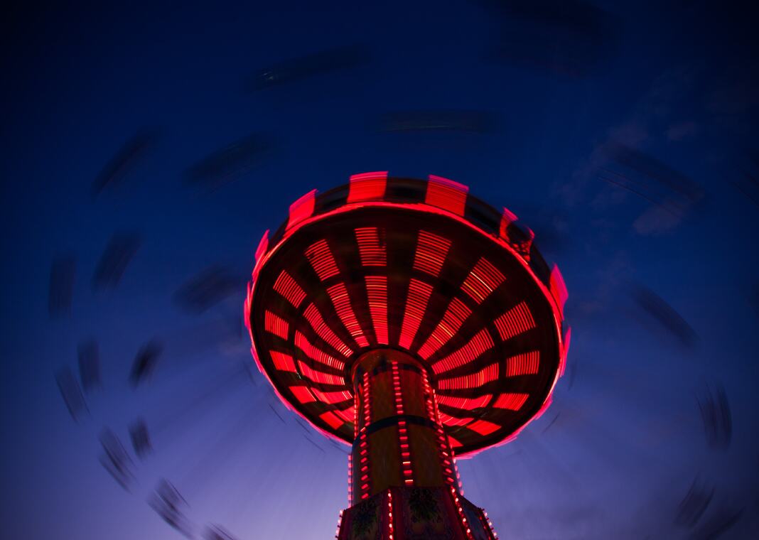 spinning ride - photo by doua lor on Pixnio