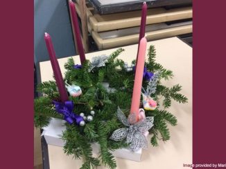 Advent wreath - completed - with decoration of birds - Image provided by Marie Noel