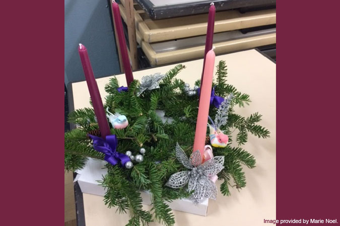 Advent wreath - completed - with decoration of birds - Image provided by Marie Noel