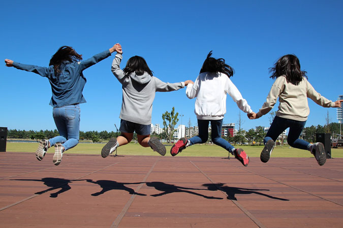jumping-girls