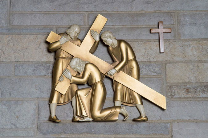 Jesus-carries-cross