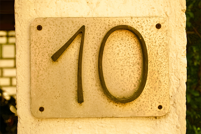 number 10 sign - photo by Timo Müller on Unsplash